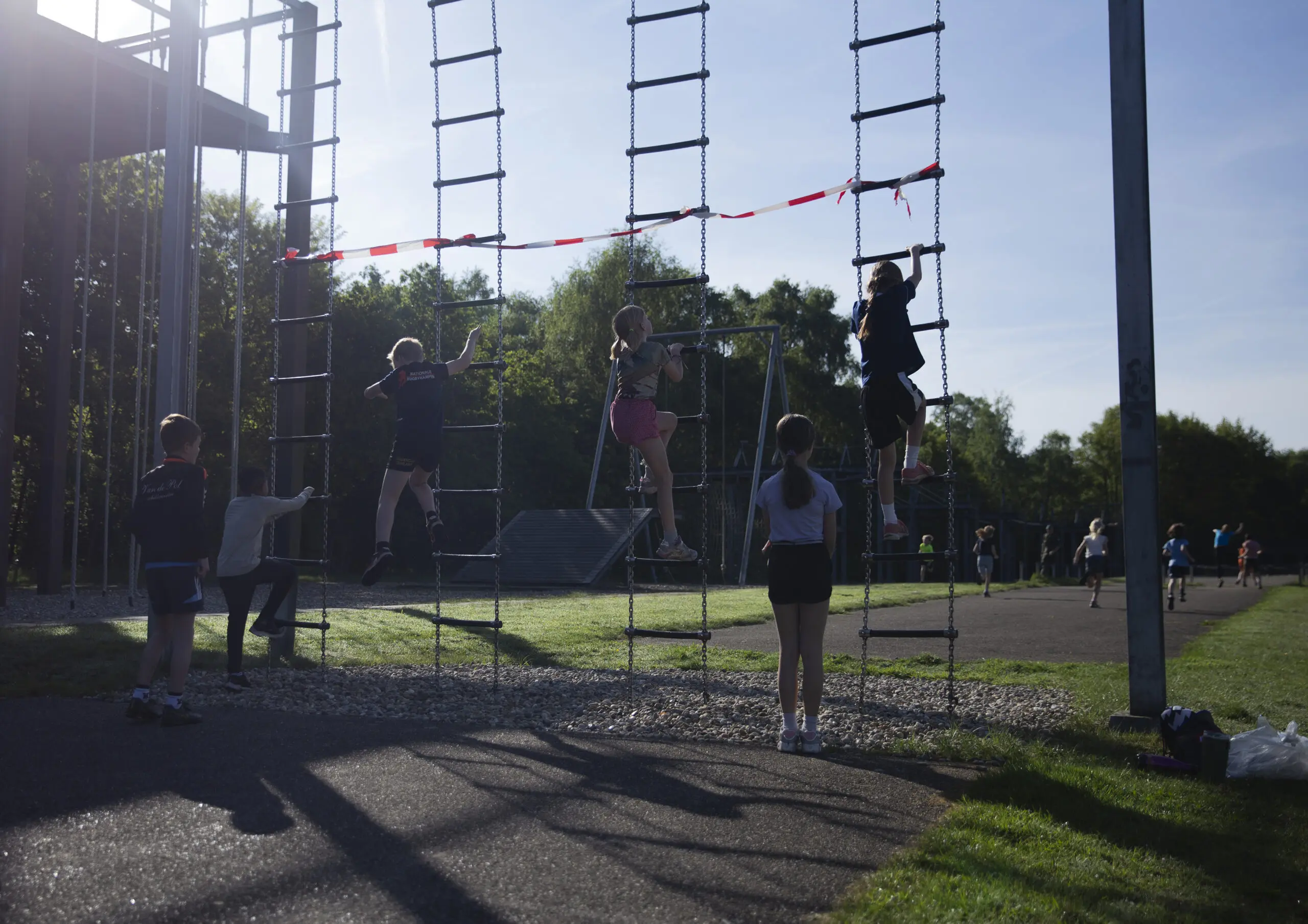 100 sportieve kids bestormen Bernhardkazerne tijdens Kids Bootcamp